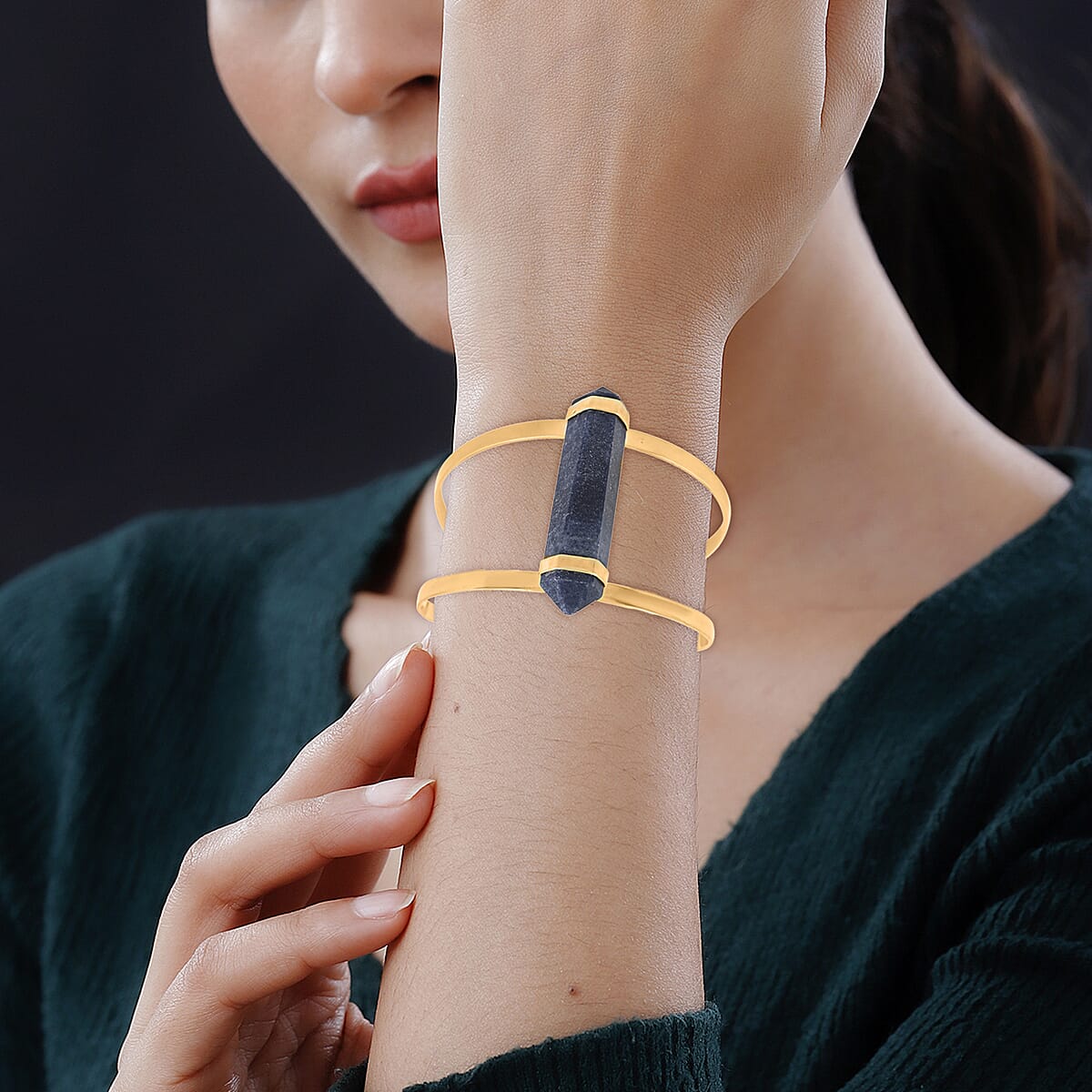 Double Terminated Blue Agate 50.00 ctw Adjustable Bracelet in Goldtone image number 2