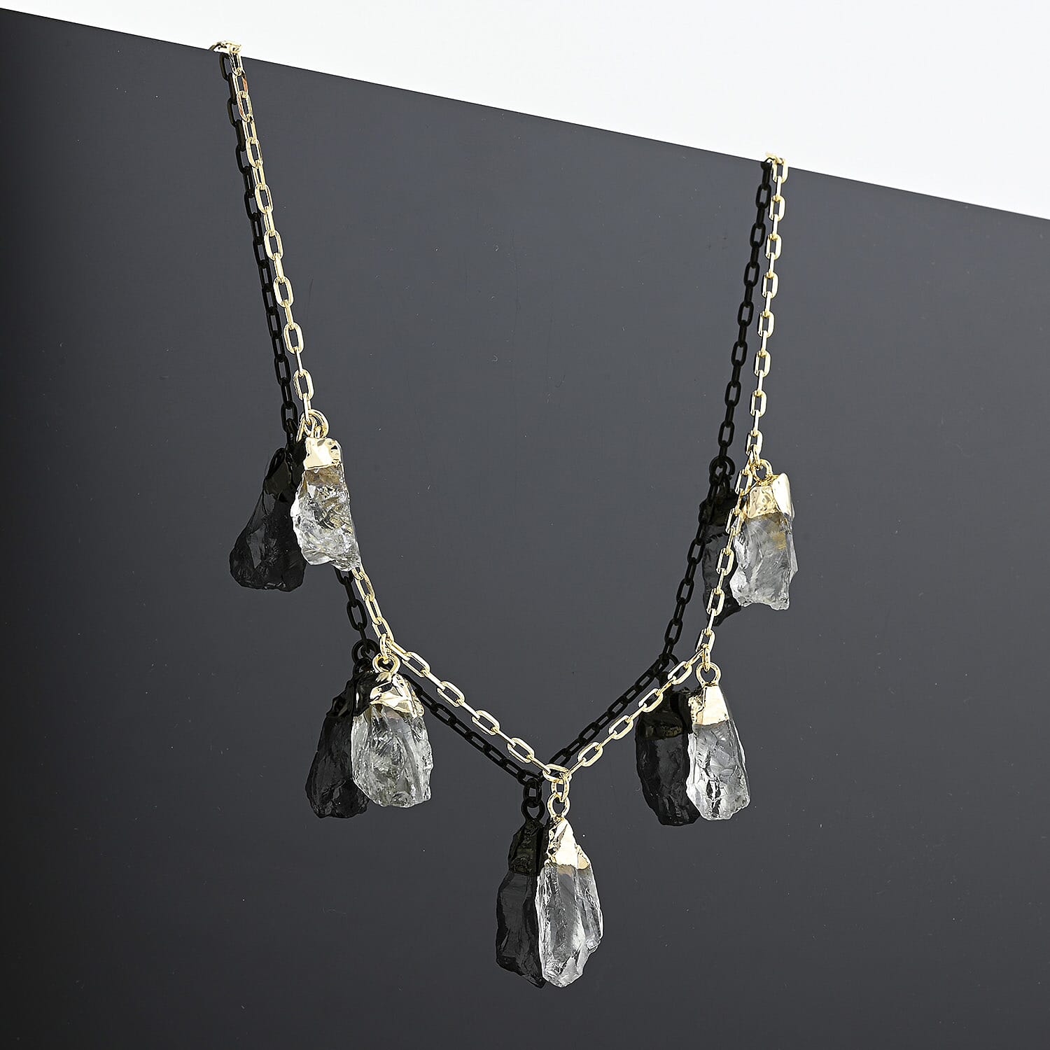 Green Quartz 38.00 ctw Necklace in Goldtone (16-18 Inches)