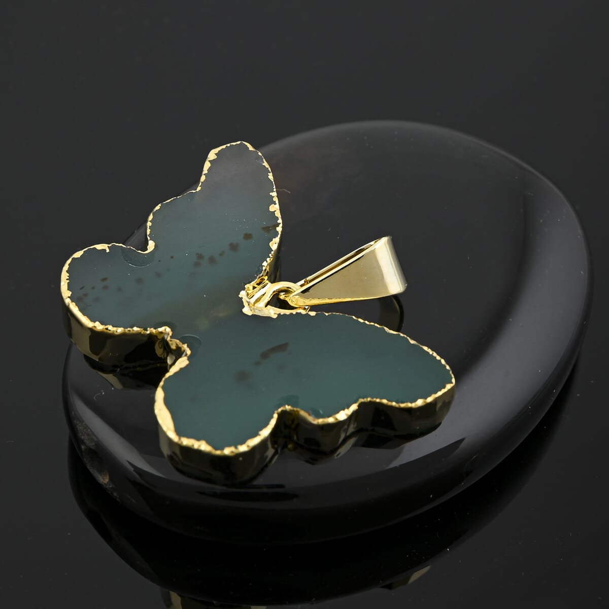Green Agate 9.50 ctw Butterfly Pendant in Goldtone image number 1