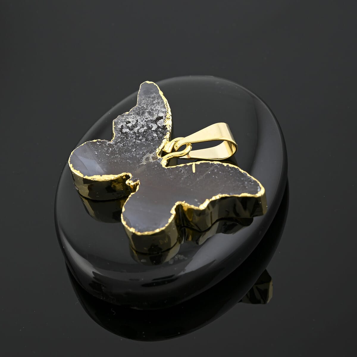Color Varies Agate 13.50 ctw Butterfly Pendant in Goldtone image number 1