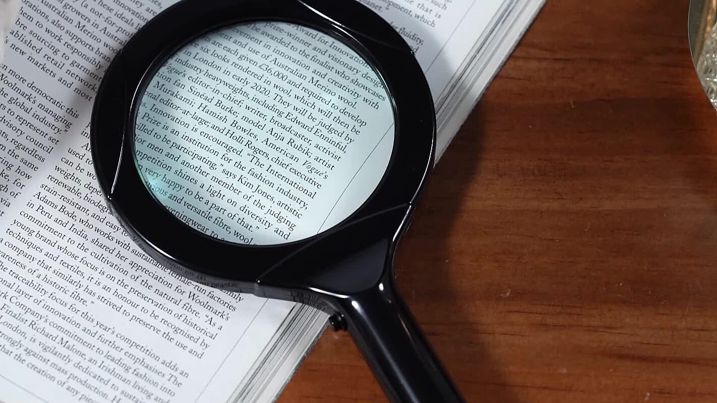 Livmore Black Single 3X Hand-held LED Light Magnifier (2xAA Battery Not Included) (9.4"x4.4"x0.8")