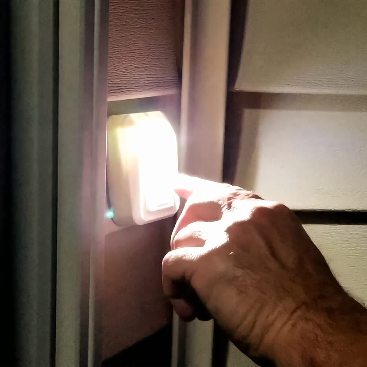 Flipo Wireless Doorbell with Motion Activated Security Light Batteries Included image number 4