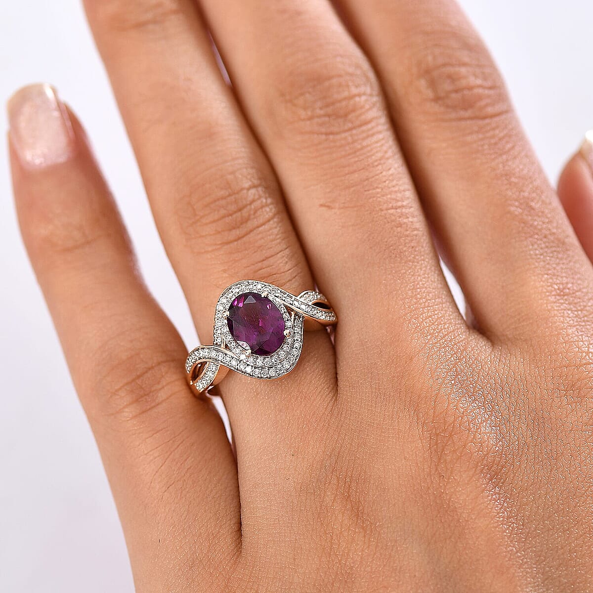 Luxoro AAA Radiant Ember Garnet and G-H I2 Diamond 2.25 ctw Ring in 10K Rose Gold (Size 10.0) 4.35 Grams image number 2