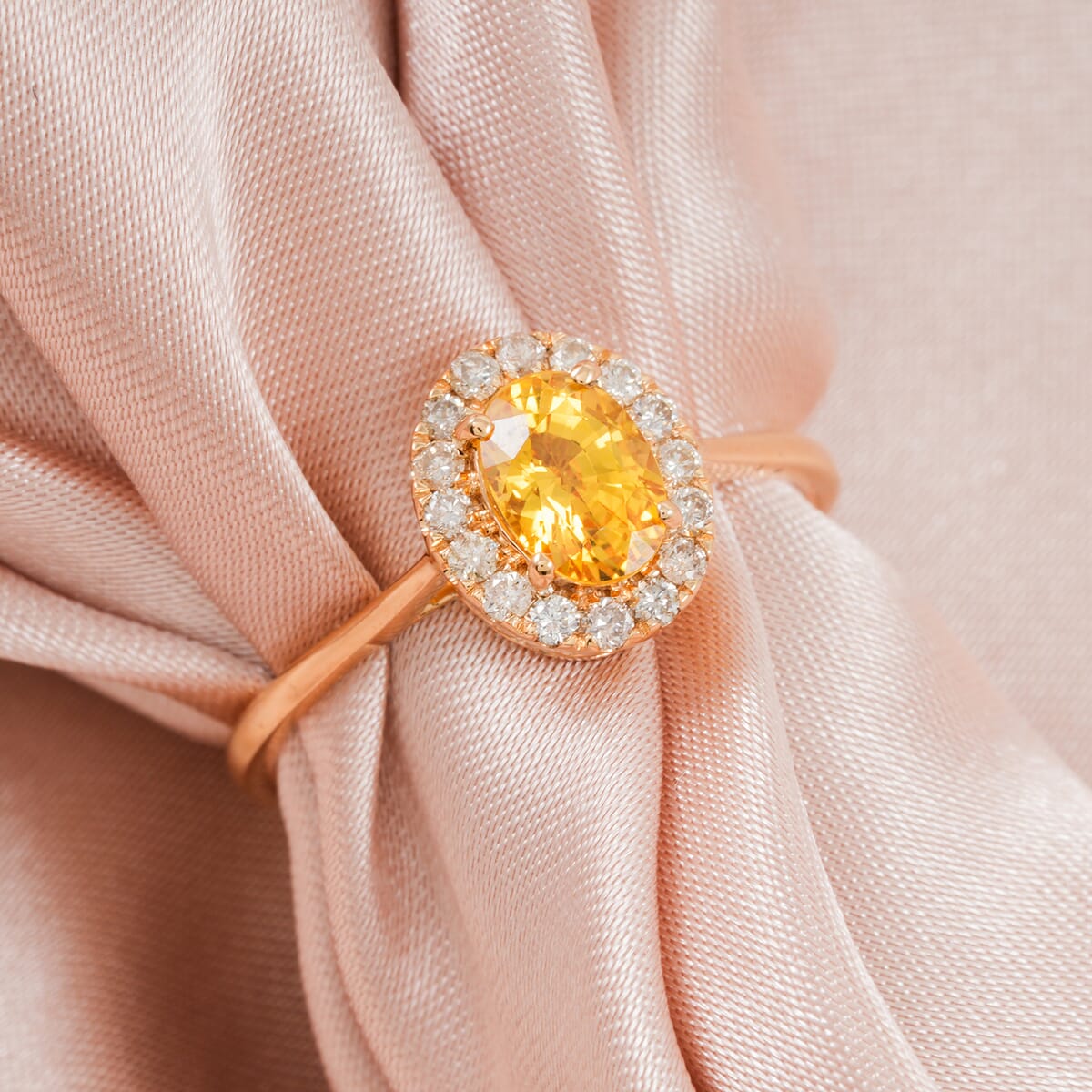 Certified & Appraised Luxoro AAA Madagascar Yellow Sapphire and G-H I2 Diamond 1.30 ctw Ring in 14K Yellow Gold (Size 10.0) image number 1
