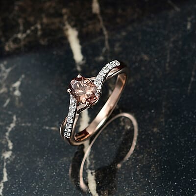 Premium Madagascar Color Change Garnet and Luxuriant Lab Grown Diamond G-H SI 1.15 ctw Infinity Glow Ring in 18K Vermeil Rose Gold Over Sterling Silver (Size 10.0)