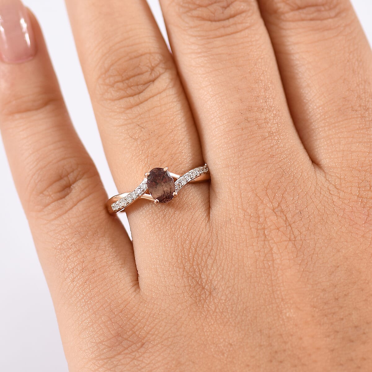 Premium Madagascar Color Change Garnet and Luxuriant Lab Grown Diamond G-H SI 1.15 ctw Infinity Glow Ring in 18K Vermeil Rose Gold Over Sterling Silver (Size 10.0) image number 2