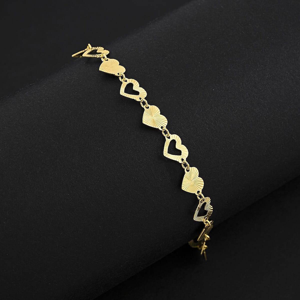 Italian Radiant Hearts Chain Bracelet in 14K Yellow Gold Over Sterling Silver (7.00 In) 2.84 Grams image number 1