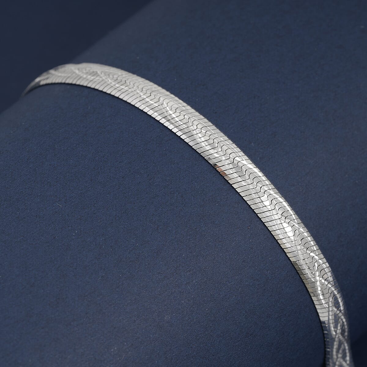Italian Herringbone Chain Bracelet in Rhodium Over Sterling Silver (7.00 In) 5.31 Grams image number 1