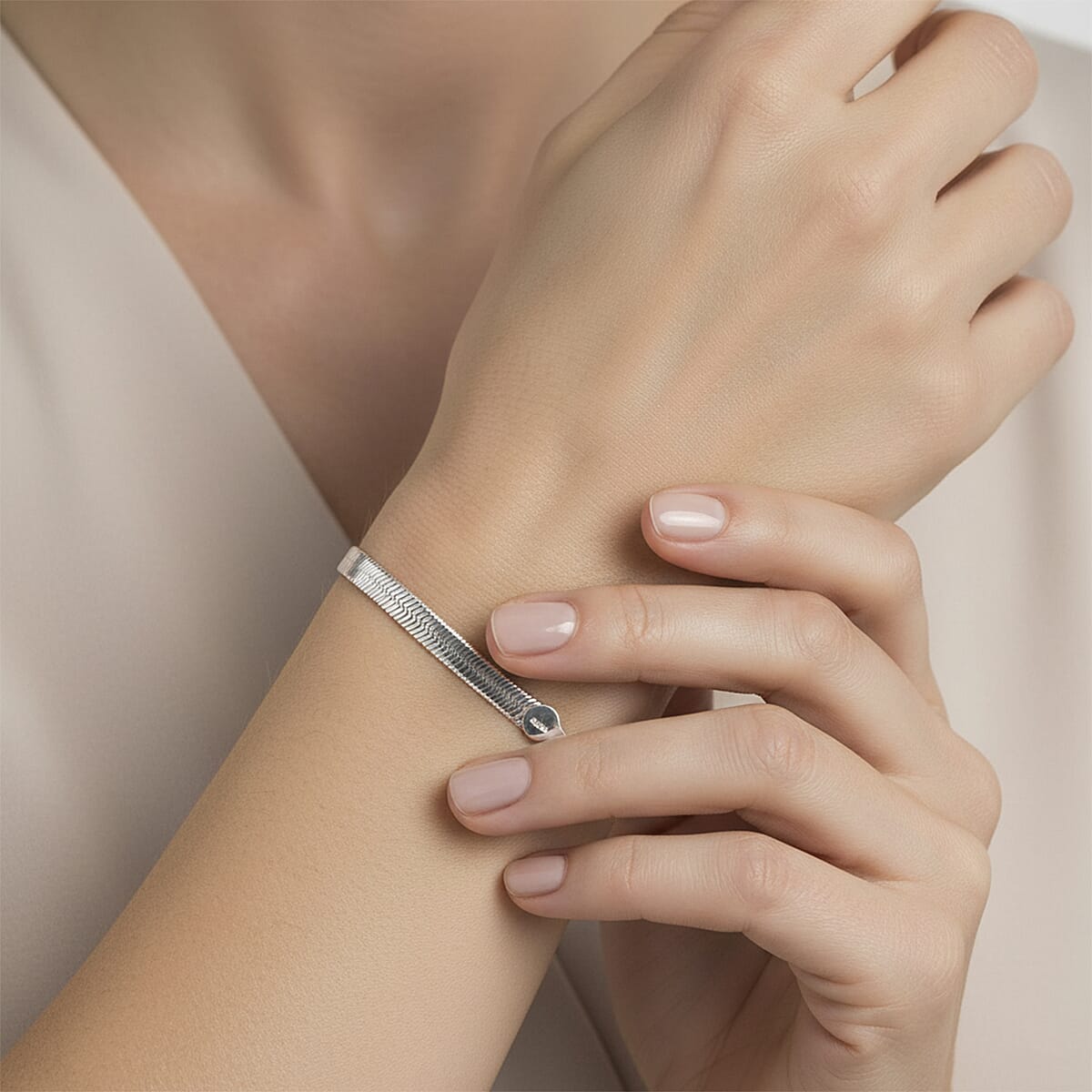 Italian Herringbone Chain Bracelet in Rhodium Over Sterling Silver (7.00 In) 5.42 Grams image number 2