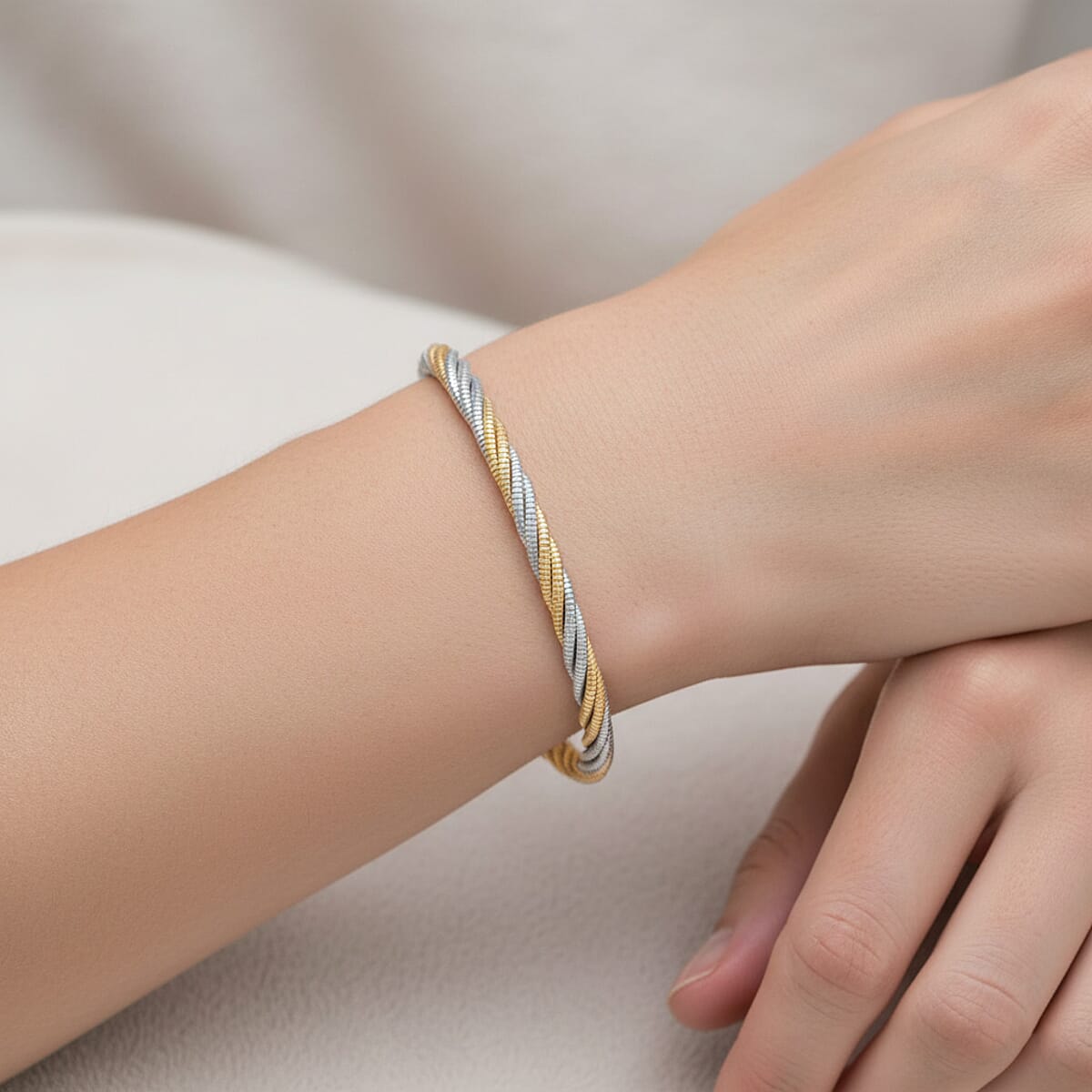 Doorbuster Italian Twisted Omega Chain Bracelet in 14K YG and Rhodium Over Sterling Silver (7.25 In) 8.4 Grams image number 2