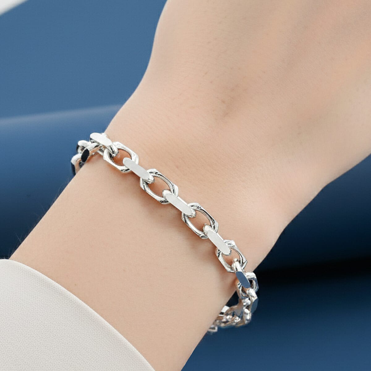 Italian Cable Link Chain Bracelet in Rhodium Over Sterling Silver (7.50 In) 9.98 Grams image number 2