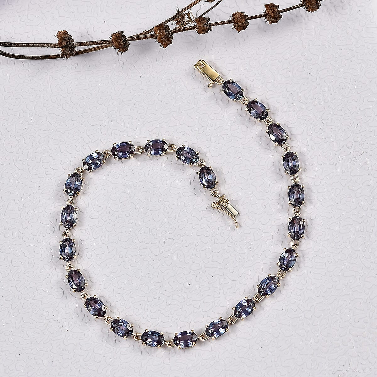 Luxuriant AAA Lab Grown Alexandrite 10.25 ctw Golden Eclipse Bracelet in 10K Yellow Gold (6.50 In) image number 1