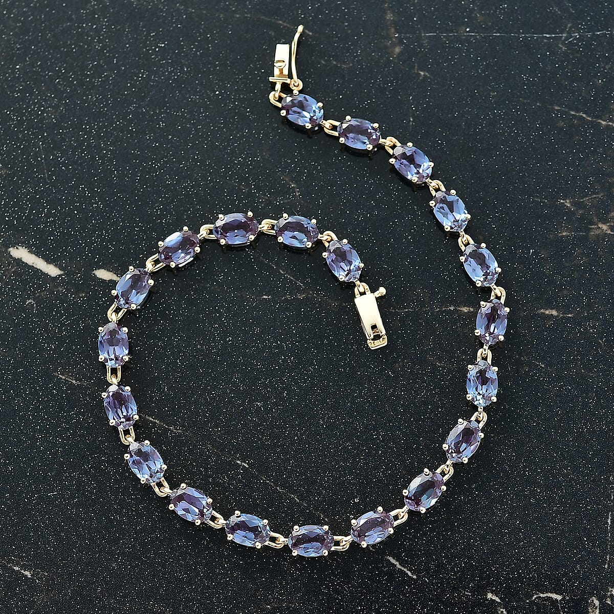 Luxuriant AAA Lab Grown Alexandrite 11.35 ctw Golden Eclipse Bracelet in 10K Yellow Gold (7.25 In) image number 1