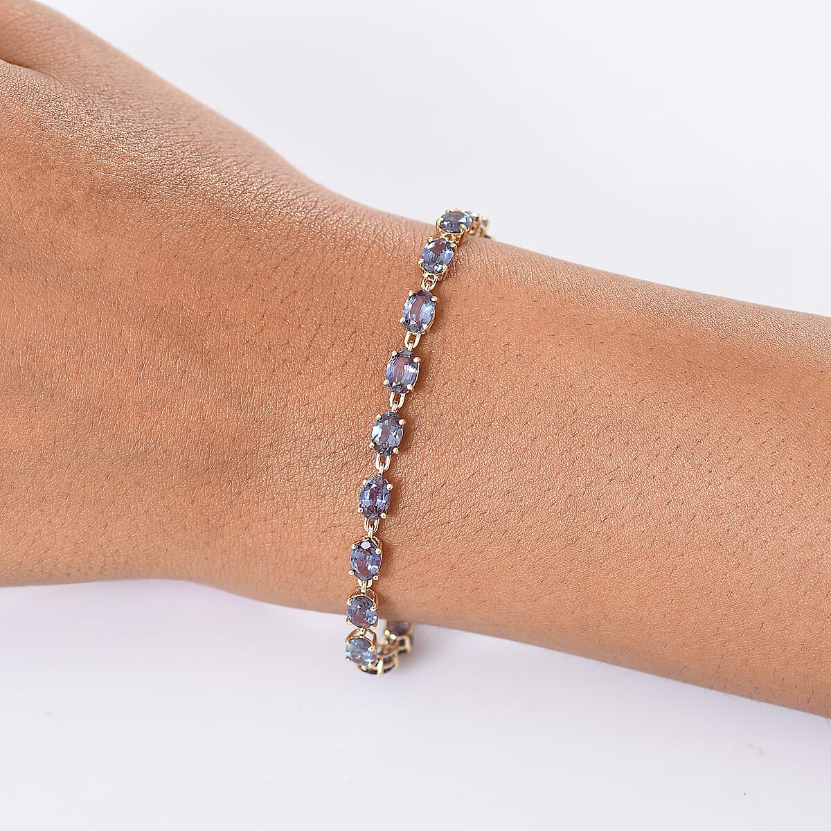 Luxuriant AAA Lab Grown Alexandrite 12.40 ctw Golden Eclipse Bracelet in 10K Yellow Gold (8.00 In) image number 2