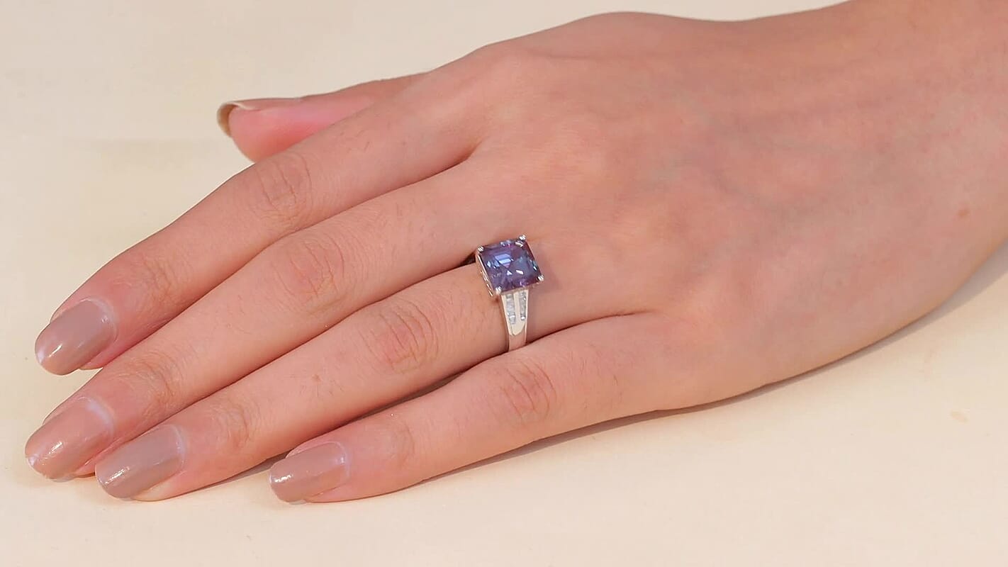 Luxuriant 10K White Gold AAA Lab Grown Alexandrite, Lab Grown Diamond (E-F, VS) (0.30 cts) Ring (Size 10.0) (4.3 g) 4.53 ctw