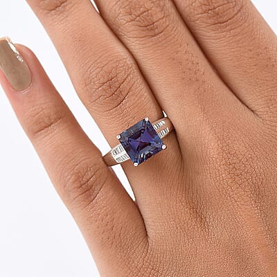 10K White Gold Luxuriant AAA Lab Grown Alexandrite, Lab Grown Diamond (E-F, VS) (0.27 cts) Ring (Size 5.0) (4.10 g) 4.50 ctw
