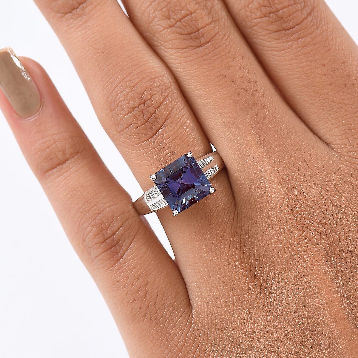 Luxuriant 10K White Gold AAA Lab Grown Alexandrite, Lab Grown Diamond (E-F, VS) (0.30 cts) Ring (Size 10.0) (4.3 g) 4.53 ctw image number 2