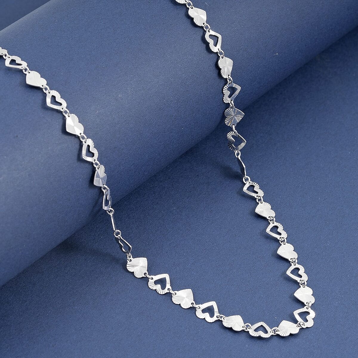 Italian Radiant Hearts Chain Necklace in Rhodium Over Sterling Silver 6.03 Grams 18 Inches image number 1