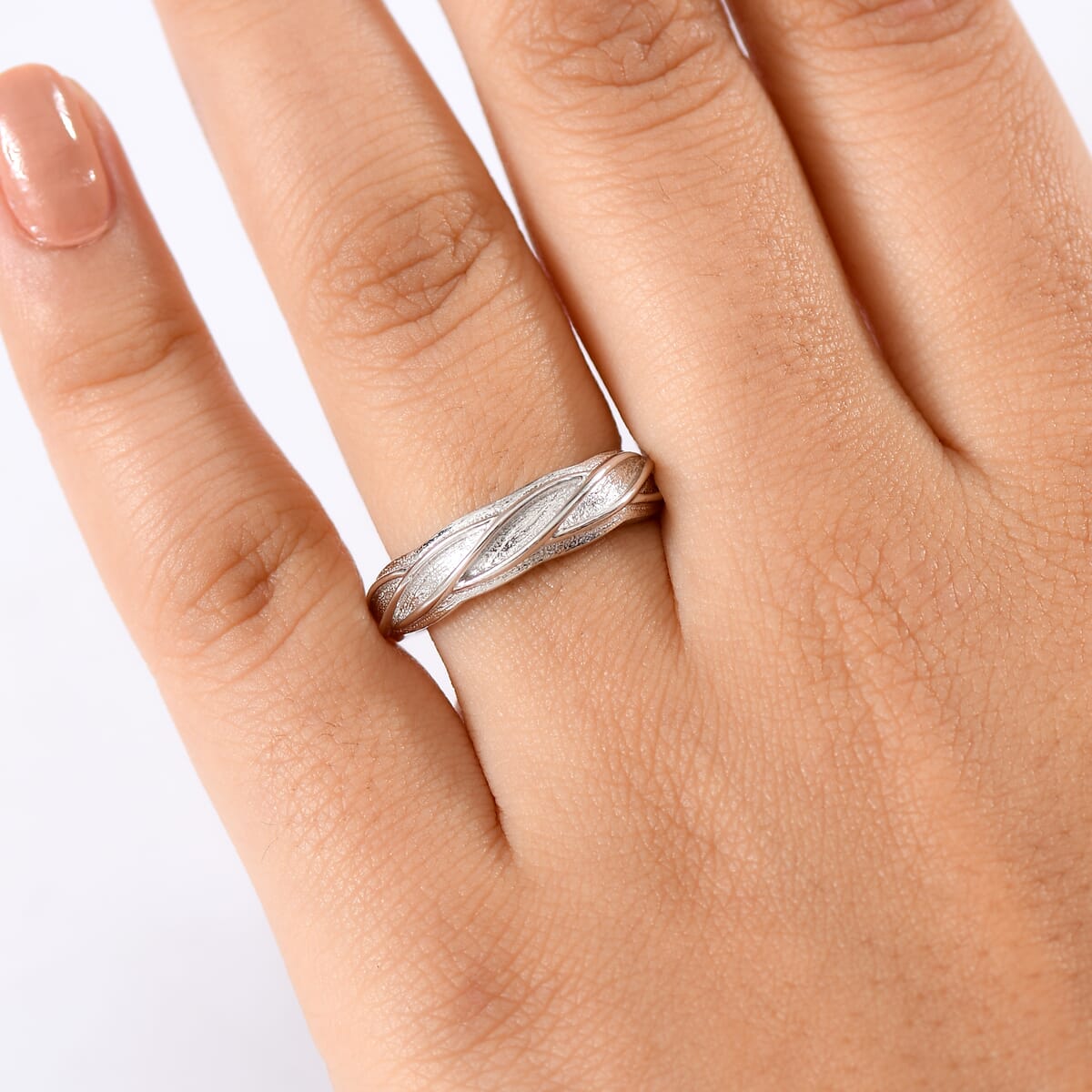 D’Joy Rhodium Over Sterling Silver Textured Interwoven Leaves Ring (Size 7.0) 3.85 Grams image number 2