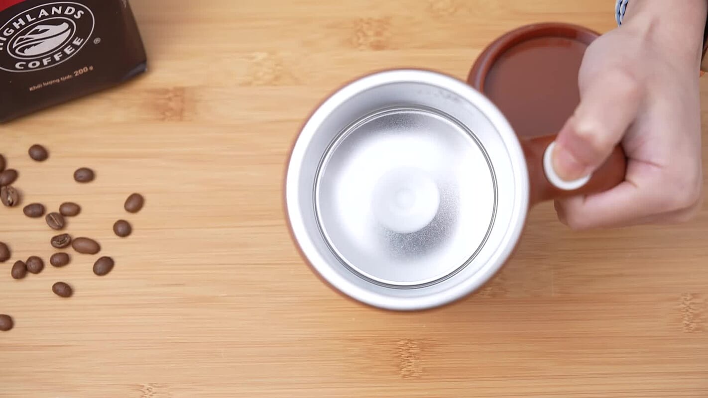 Livmore White Automatic Magnetic Stirring Cup (380 ml)