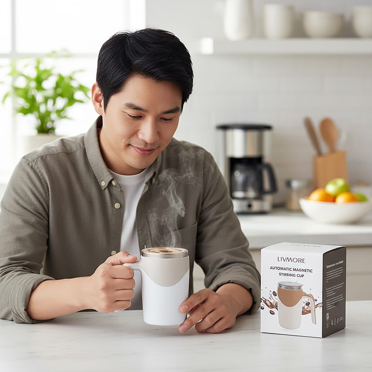 Livmore White Automatic Magnetic Stirring Cup (380 ml) image number 1