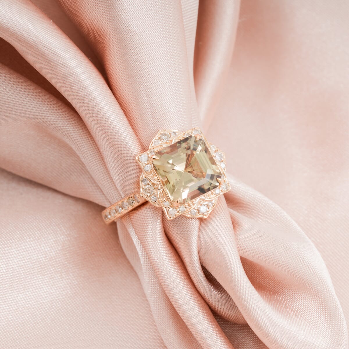 Luxoro AAA Turkizite and G-H I2 Diamond 4.70 ctw Ring in 10K Yellow Gold (Size 10.0) image number 1