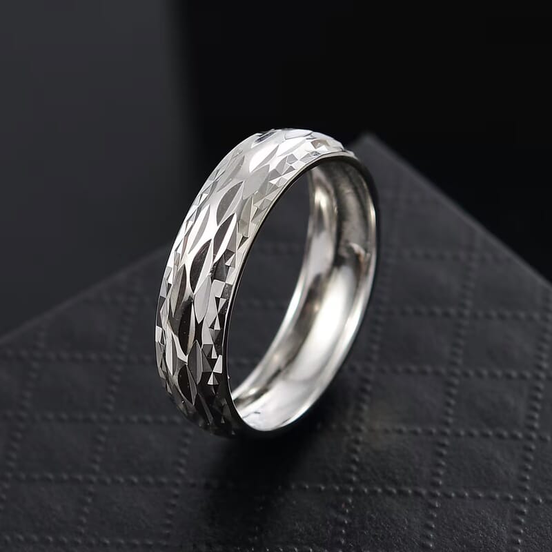 950 Platinum Diamond-cut Band Ring (Size 5.0)