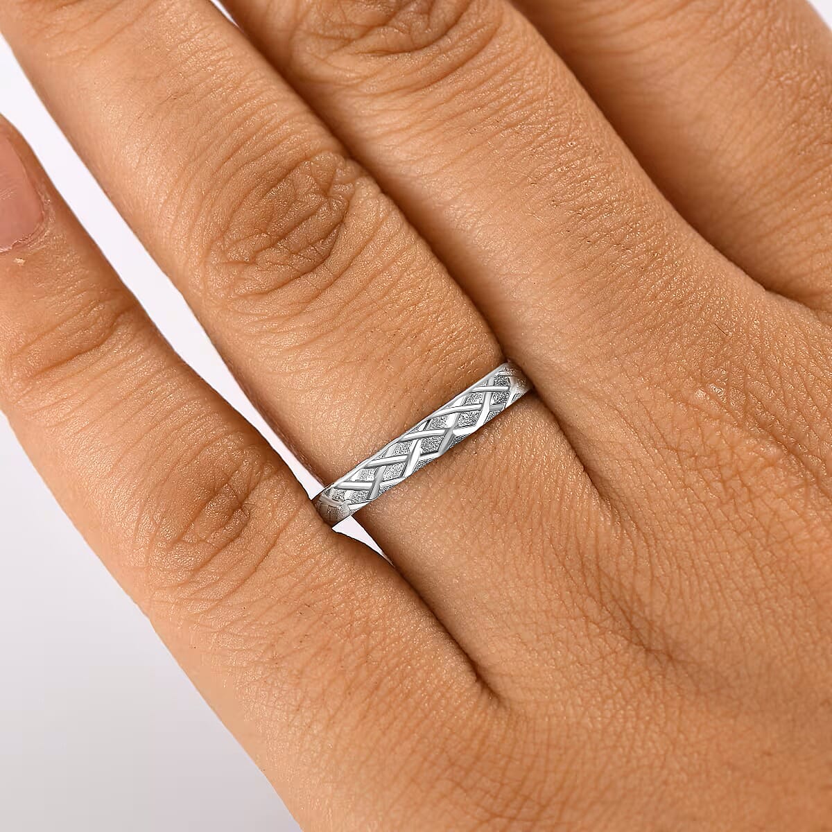 950 Platinum Diamond-cut Band Ring (Size 6.5)