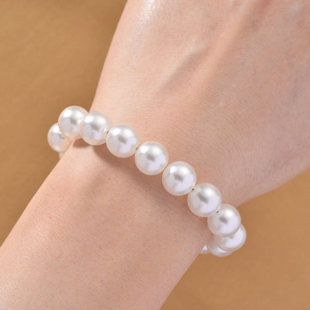 White Shell Pearl and Simulated Diamond 1.50 ctw Bracelet in Silvertone (7.50 In) image number 1