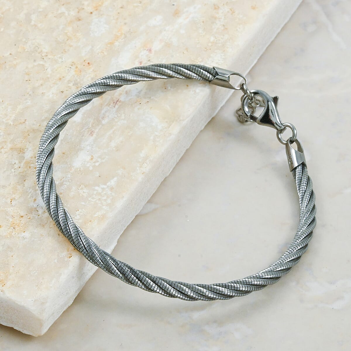 Doorbuster Italian Twisted Omega Chain Bracelet in Sterling Silver (7.25 In) 9.08 Grams image number 1