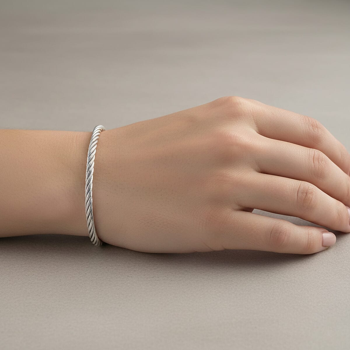 Doorbuster Italian Twisted Omega Chain Bracelet in Sterling Silver (7.25 In) 9.08 Grams image number 2