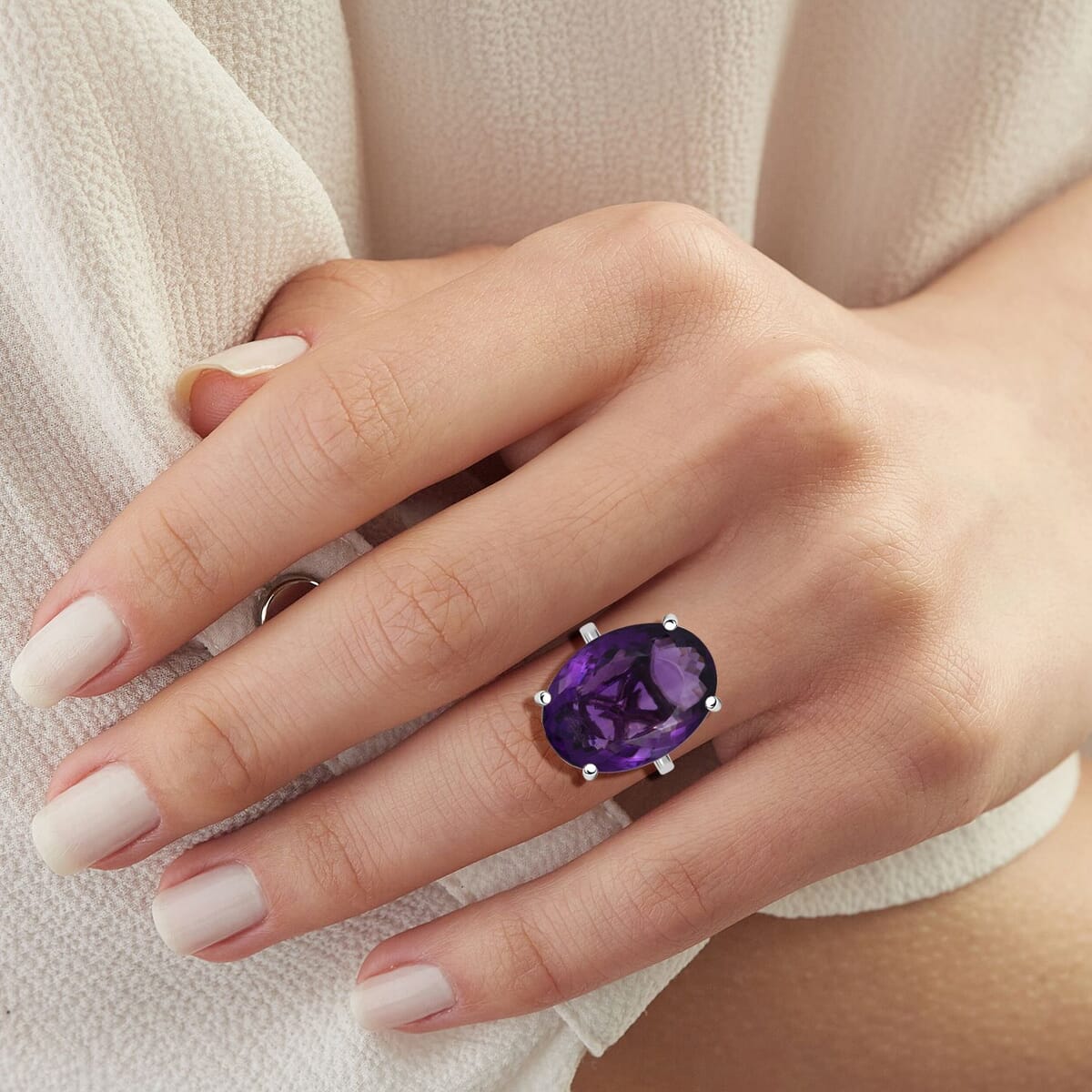 D'Joy Premium African Amethyst 50.00 ctw Solitaire Ring in Rhodium Over Sterling Silver (Size 7.0)  image number 2
