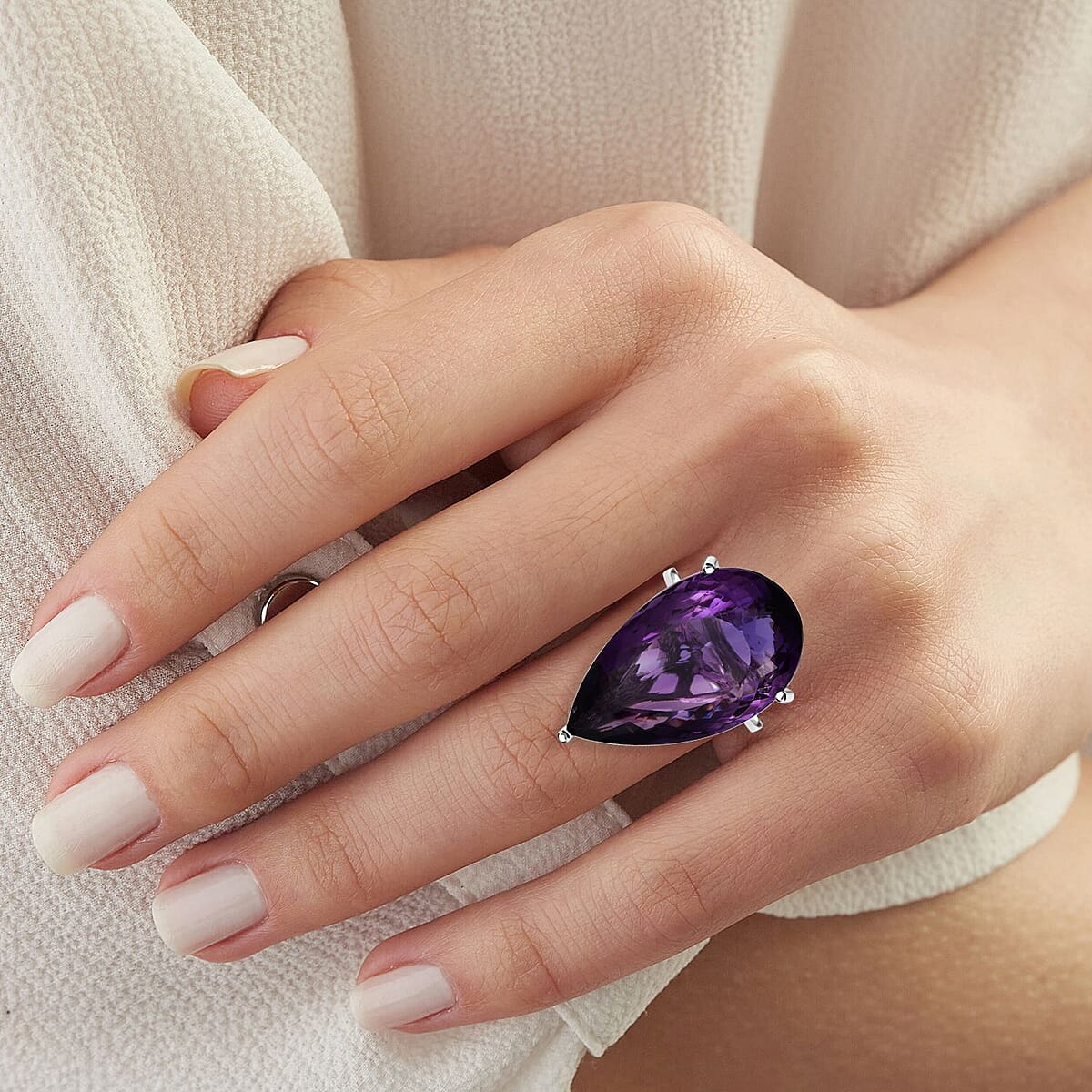 D'Joy Premium African Amethyst 50.00 ctw Solitaire Ring in Rhodium Over Sterling Silver (Size 10.0)  image number 2