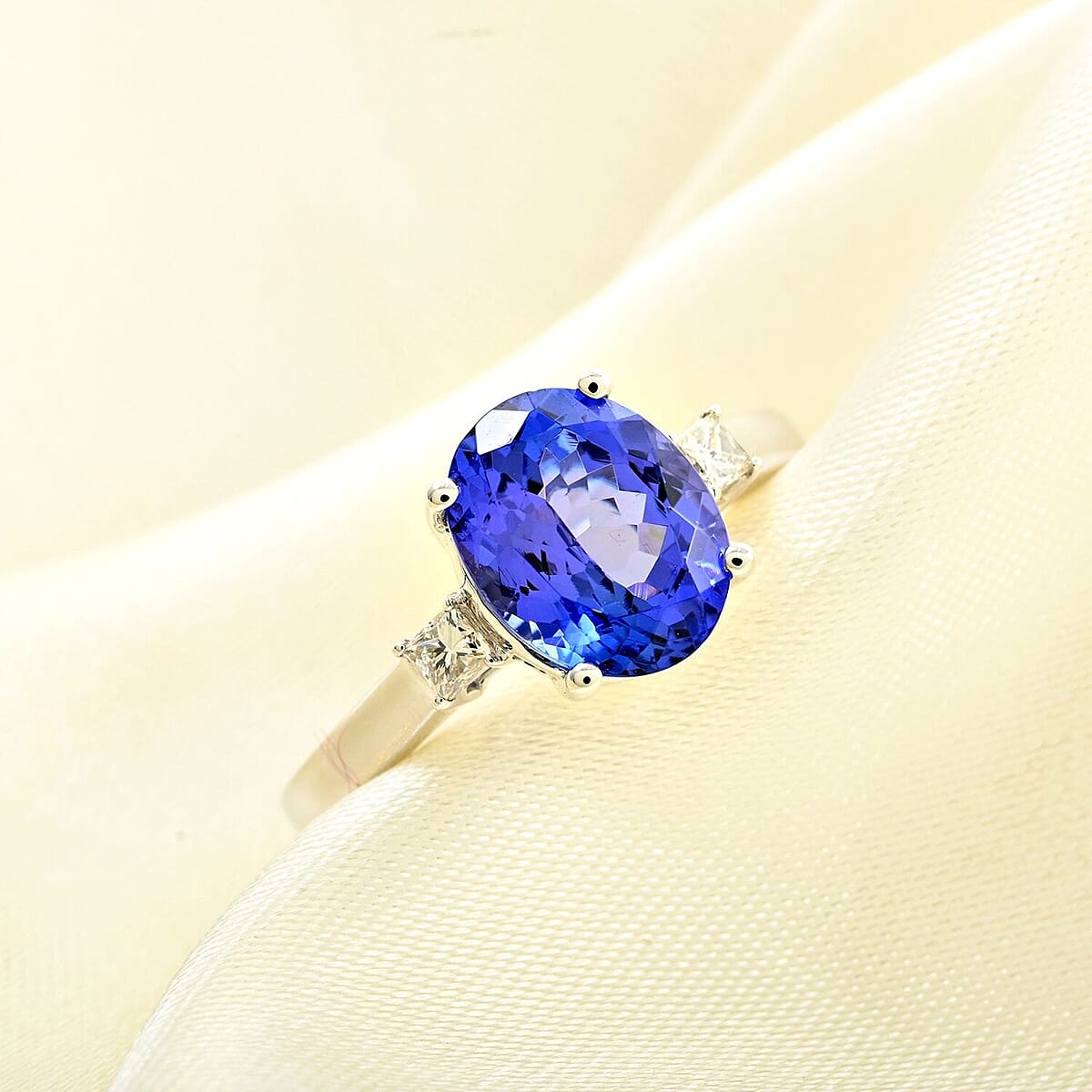 Certified & Appraised Luxoro AAA Tanzanite and G-H I2 Diamond 2.50 ctw Ring in 14K White Gold (Size 5.0) image number 1