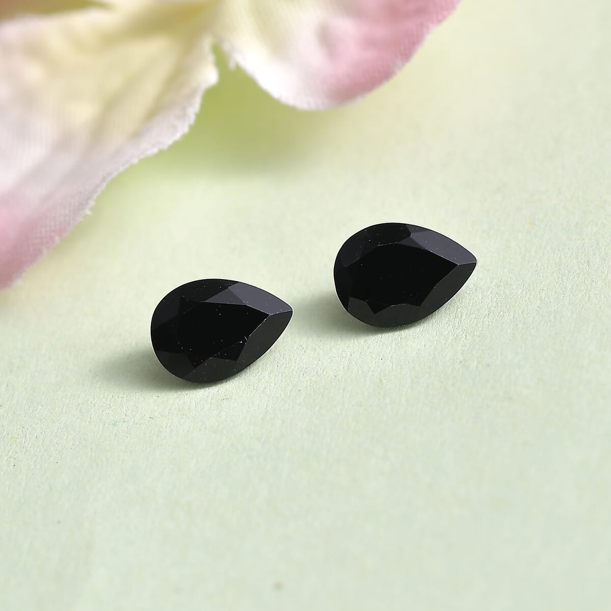 Black Onyx Set of 2 (Pear 7x5 mm) 1.06 ctw image number 1