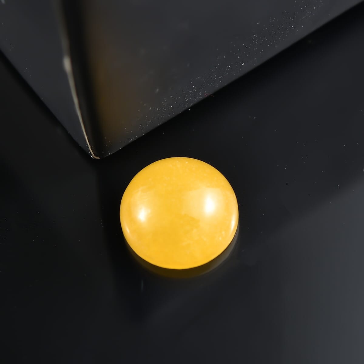 Yellow Jade (D) (Rnd 8 mm) 2.30 ctw Loose Gemstone image number 1