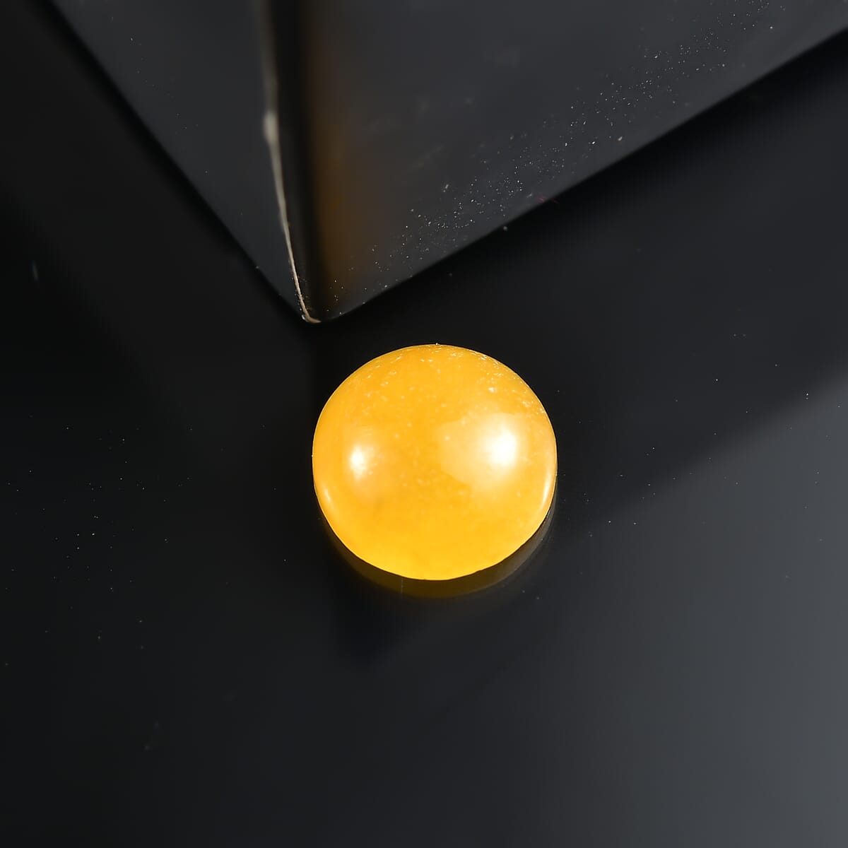 AA Yellow Jade (D) (Rnd 8 mm) 2.34 ctw Loose Gemstone image number 1