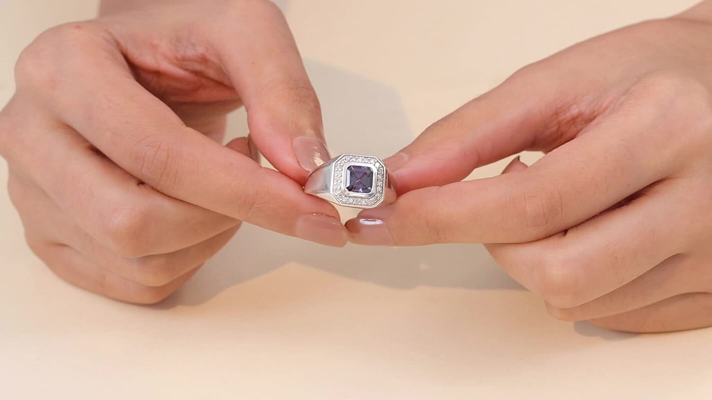 Luxuriant AAA Lab Grown Alexandrite, Lab Grown Diamond (G-H.SI) (0.30 cts) Men's Ring in Rhodium Over Sterling Silver (Size 10.0) 2.40 ctw
