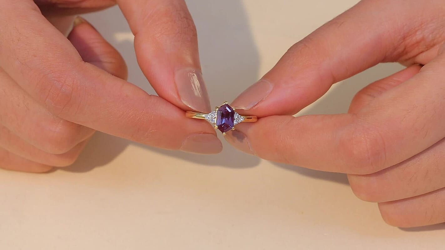 Luxuriant AAA Lab Grown Alexandrite, Lab Grown Diamond (G-H, SI) Ring in 18K Vermeil YG Over Sterling Silver (Size 8.0) 1.50 ctw