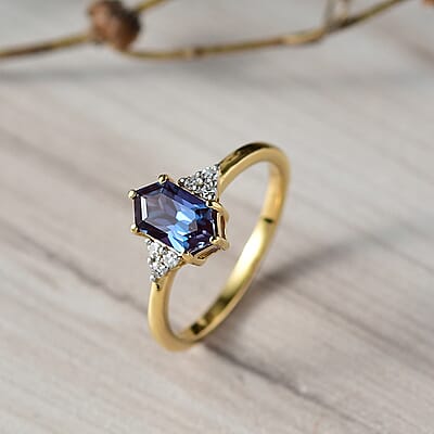 Luxuriant AAA Lab Grown Alexandrite and Lab Grown Diamond G-H SI 1.50 ctw Shadow Prism Ring in 18K Vermeil Yellow Gold Over Sterling Silver (Size 6.0)