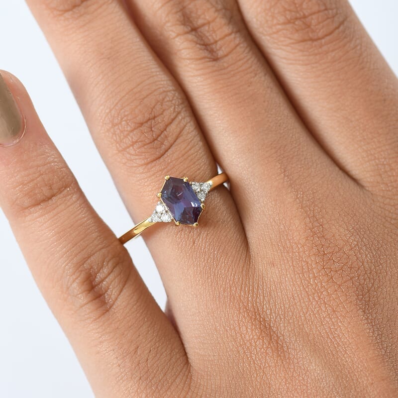 Luxuriant AAA Lab Grown Alexandrite and Lab Grown Diamond G-H SI 1.50 ctw Shadow Prism Ring in 18K Vermeil Yellow Gold Over Sterling Silver (Size 6.0)