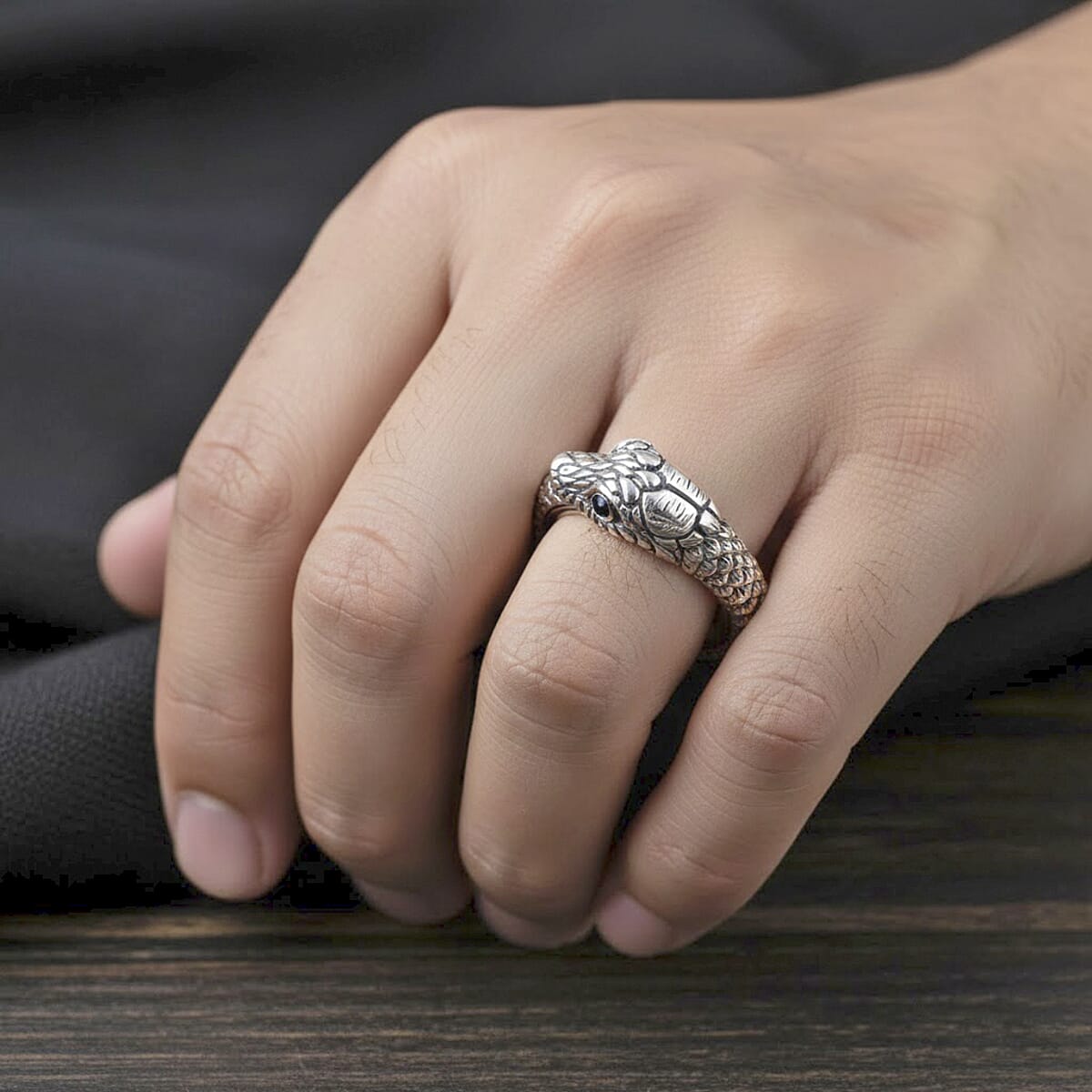 D'Joy Bali Legacy Thai Black Spinel 0.10 ctw Serpent Spinner Ring in Sterling Silver (Size 10.0) image number 2