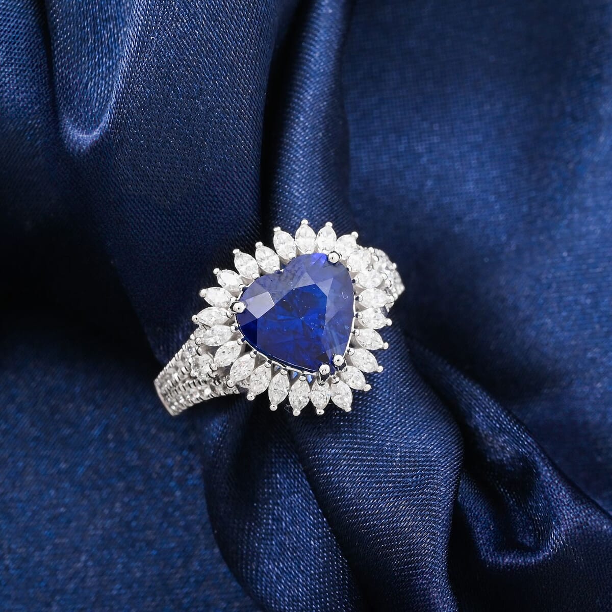 Chairman Collection Certified & Appraised Rhapsody AAAA Ceylon Blue Sapphire and E-F VS Diamond 4.20 ctw Ring in 950 Platinum (Size 7.0)  8.45 Grams image number 1