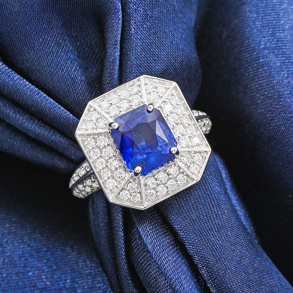 Chairman Collection Certified & Appraised Rhapsody AAAA Ceylon Blue Sapphire and E-F VS Diamond 4.20 ctw Ring in 950 Platinum (Size 7.0)  9.31 Grams image number 1