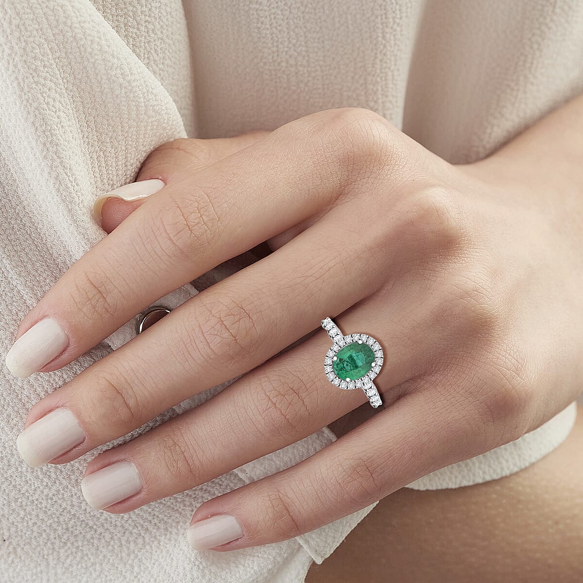 Chairman Collection Certified & Appraised Rhapsody AAAA Brazilian Emerald and E-F VS Diamond 3.00 ctw Ring in 950 Platinum (Size 6.5)  8.26 Grams image number 2
