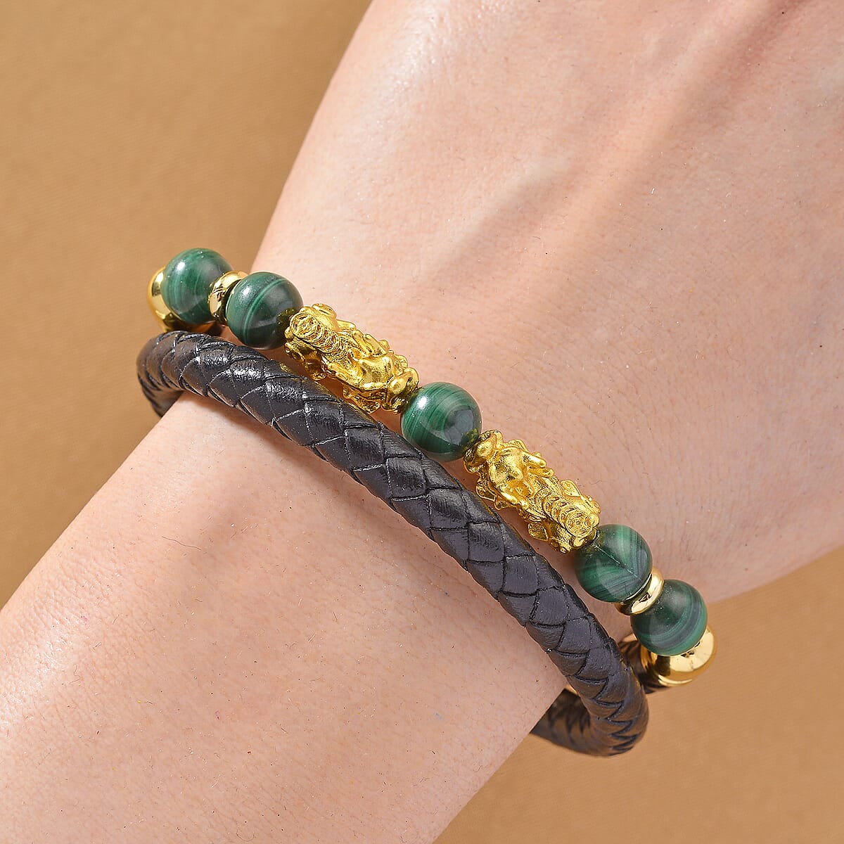 African Malachite 68.50 ctw Beaded and Leather Cord Bracelet in Goldtone (7.50 In) image number 1