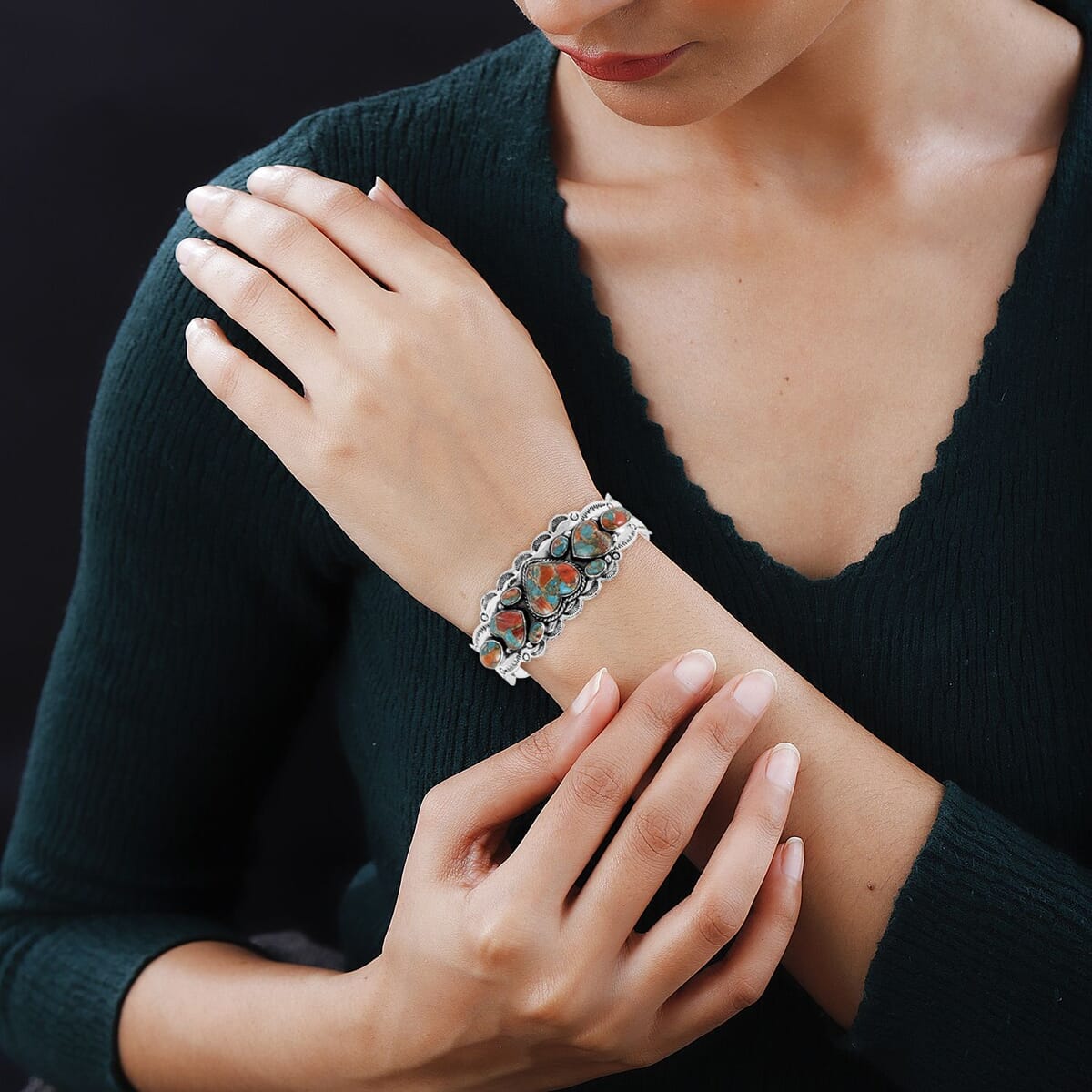 Santa Fe Style Spiny Turquoise 85.00 ctw Cuff Bracelet in Sterling Silver (Adjustable) image number 2