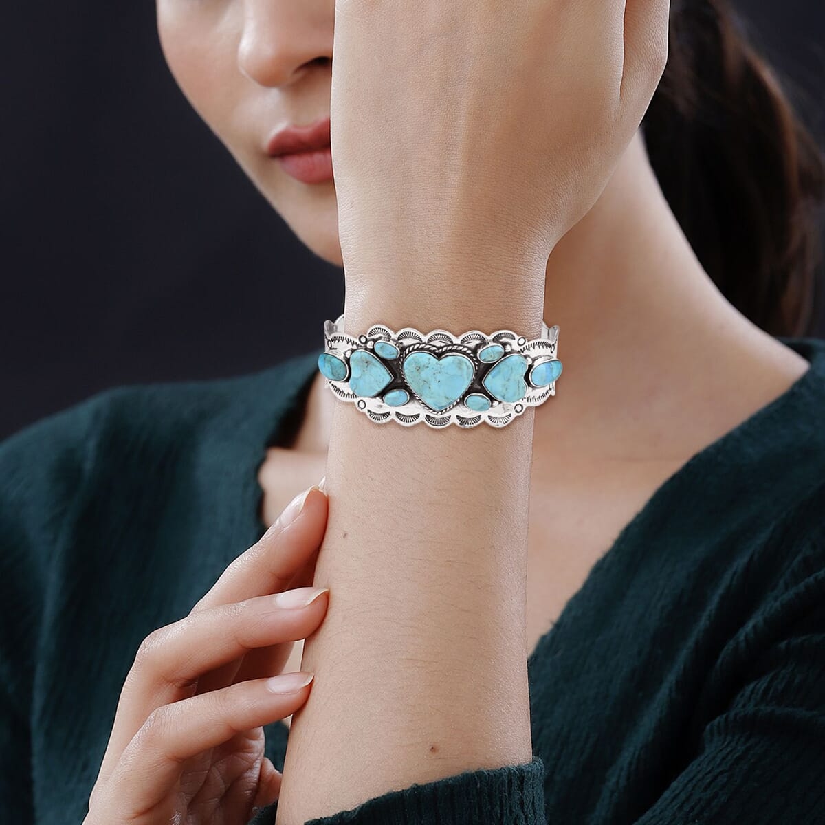 Santa Fe Style Kingman Turquoise 85.00 ctw Cuff Bracelet in Sterling Silver (Adjustable) image number 2