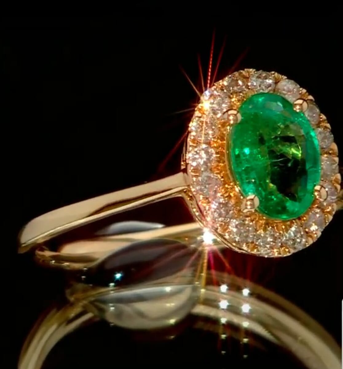Luxoro AAA Kagem Zambian Emerald and G-H I2 Diamond 1.10 ctw Ring in 14K Yellow Gold (Size 8.0) image number 2