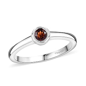 D'Joy Poke Free Mozambique Garnet 0.35 ctw Solitaire Ring in Rhodium Over Sterling Silver (Size 10.0)